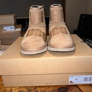 UGG Classic Mini Scatter Graphic Boots in Chestnut